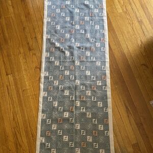 Fendi Logo Runner Scarf in Gray And Pink